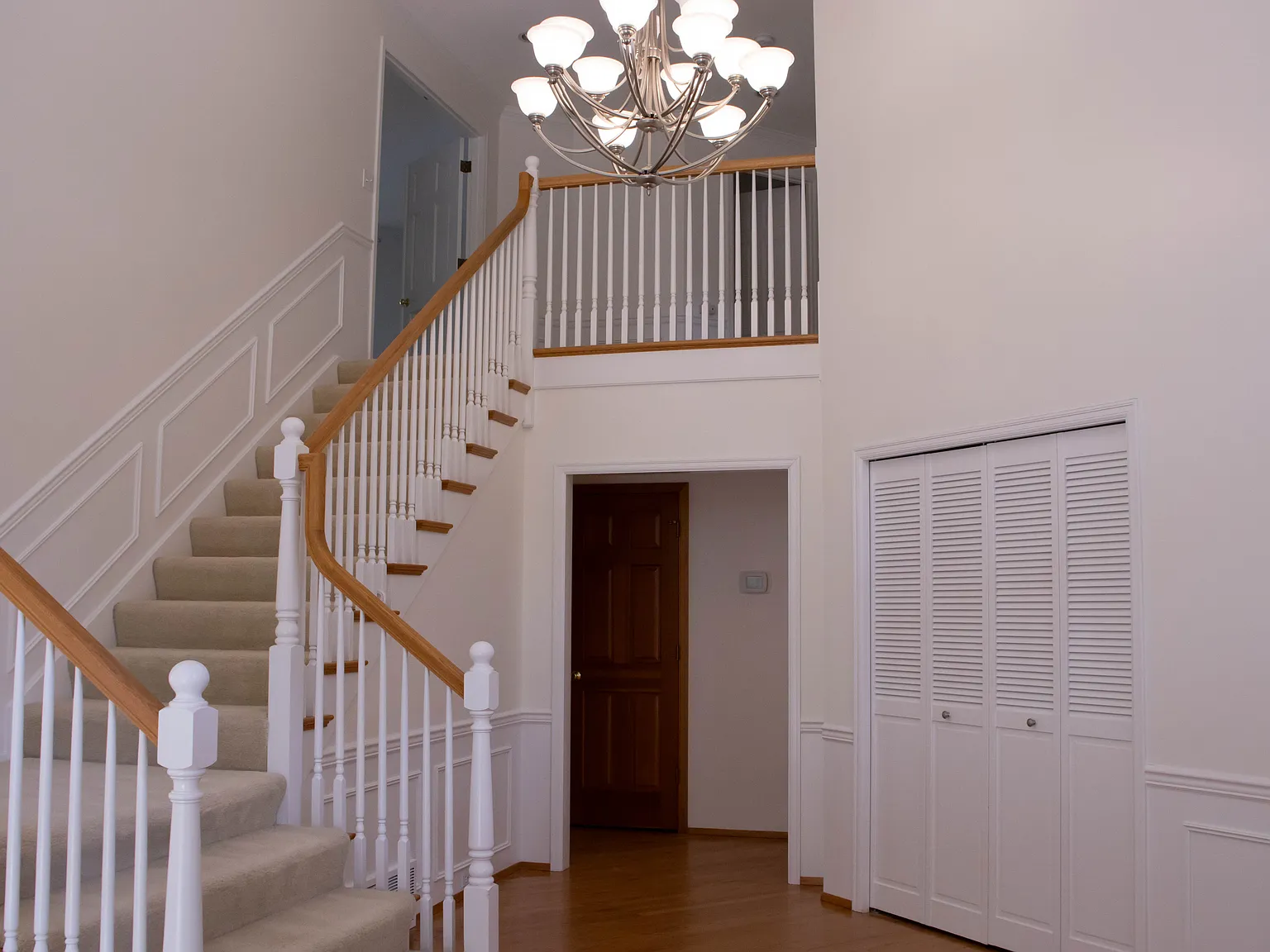 4 bed, 2.5 bath, 2890 sqft, $4,795 — Photo 3