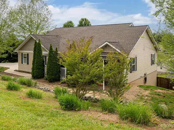 84 Eagleview Ln, Marshall, NC 28753