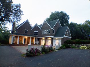 9550 Foxford Rd, CHANHASSEN, MN 55317