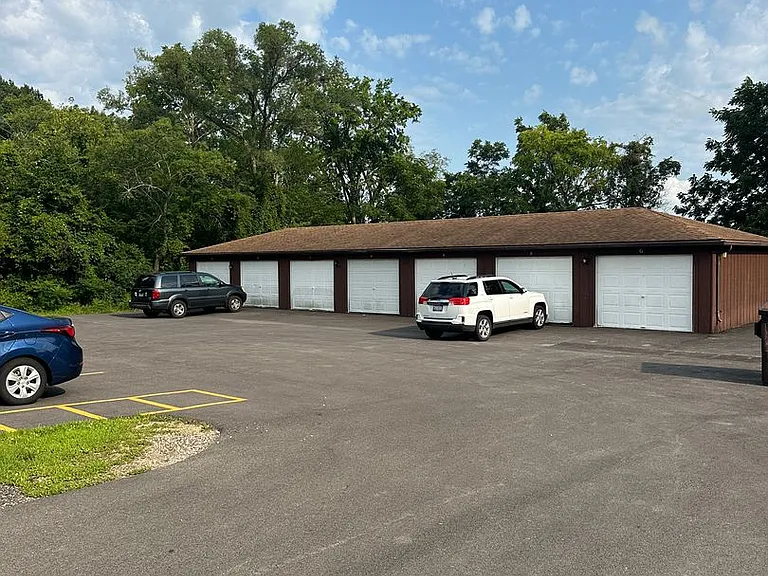 4651 Governors Dr — Photo 20