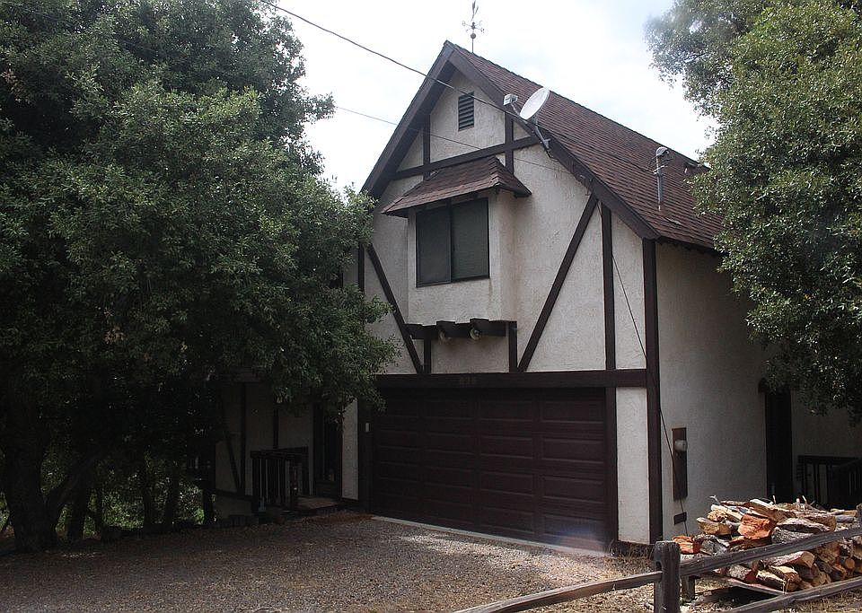 1st image of 876 Woodlawn Dr