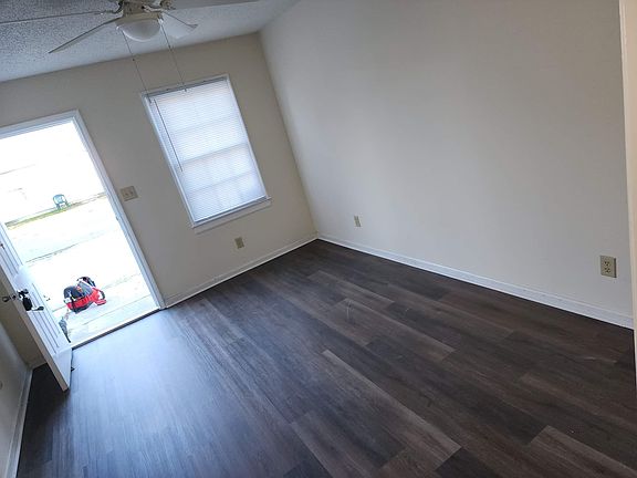 2nd image of 505 Exchange Ln #D