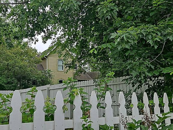 3rd image of 1220 2nd St