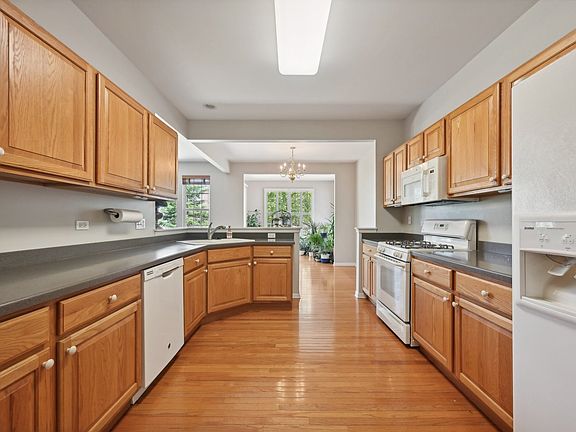 3rd image of 11326 Greenway Dr