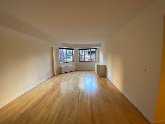 4th image of 1381 Avenue Of The Amer #19B