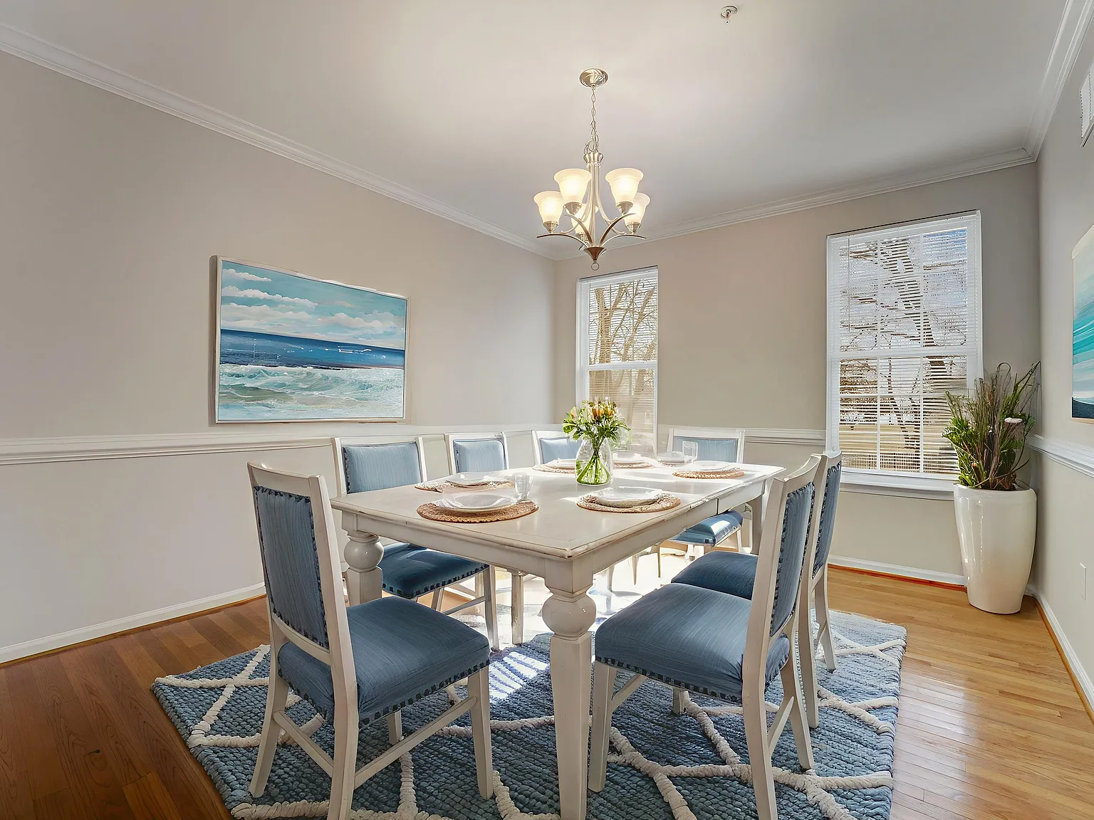 4 bed, 2.5 bath, 2520 sqft, $4,200 — Photo 3