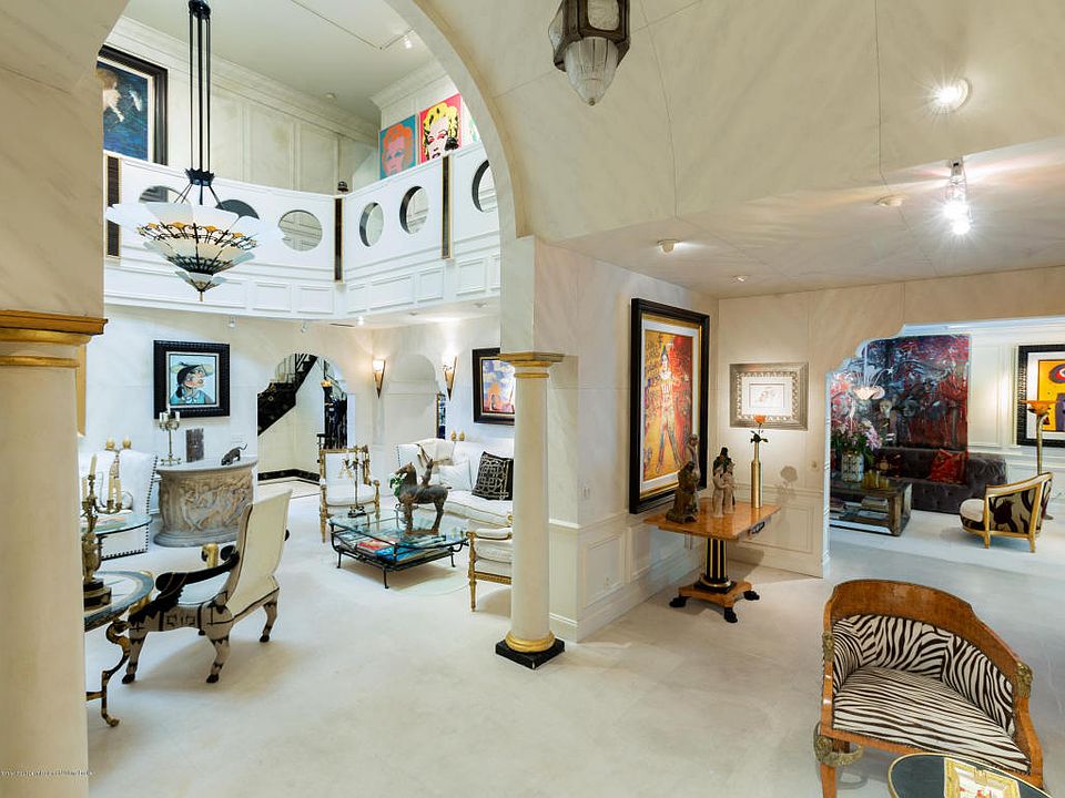 2nd image of 260 Clarke Ave