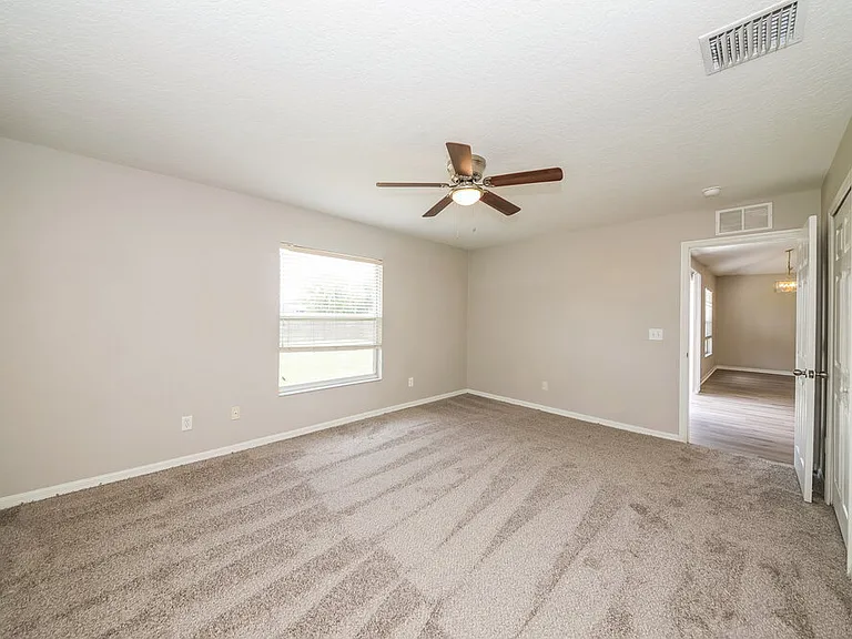 6010 33rd Dr E — Photo 10