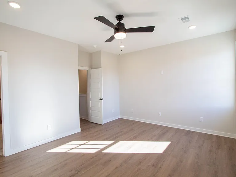 1188 Windsor Dr — Photo 10