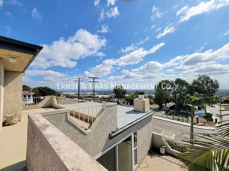 2755 E Hill St — Photo 32