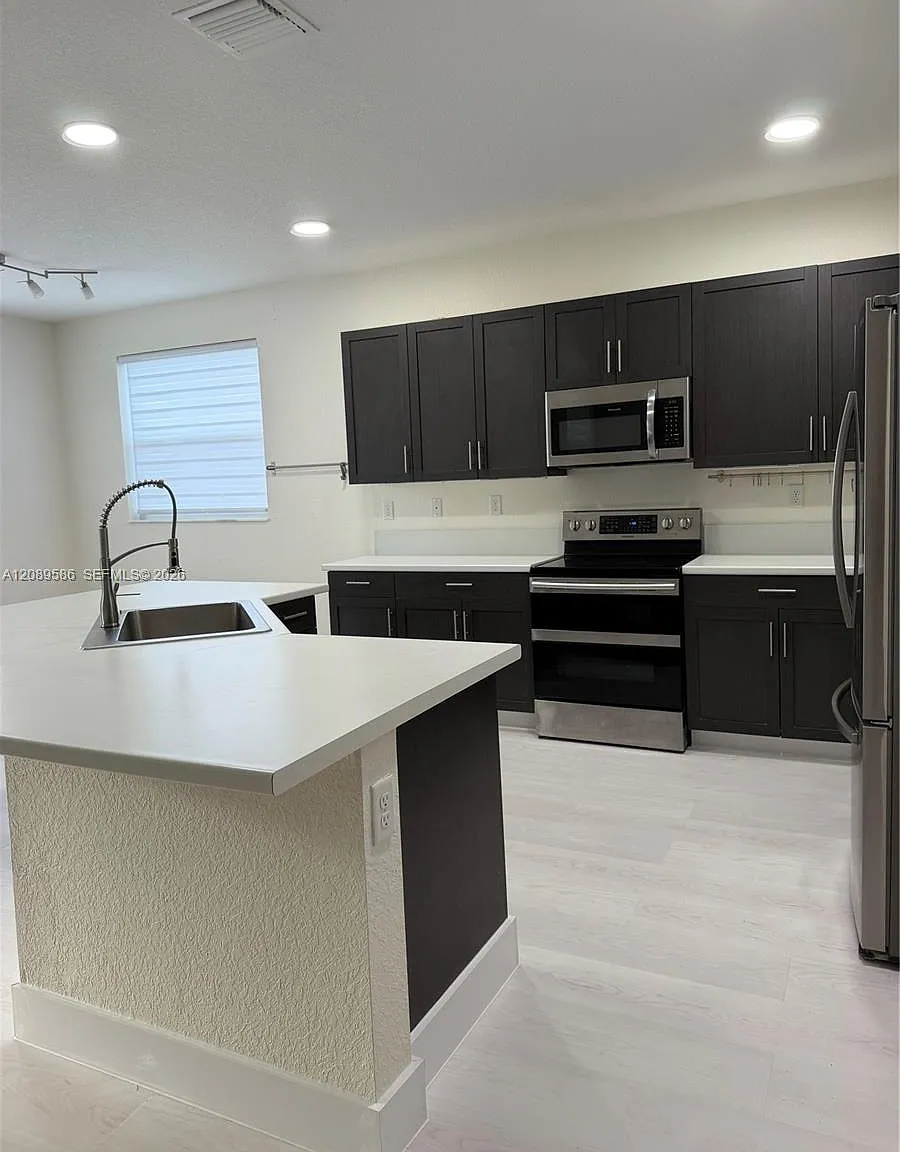 Silver Palms Midtown — Photo 4