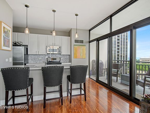 5th image of 1322 S Prairie Ave Unit 1002