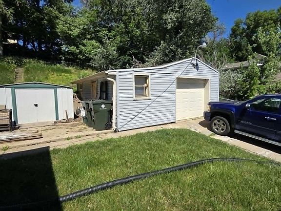 4th image of 221 S Dorman St