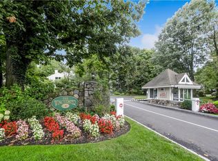 13 Roundtop Rd, Yonkers, NY 10710