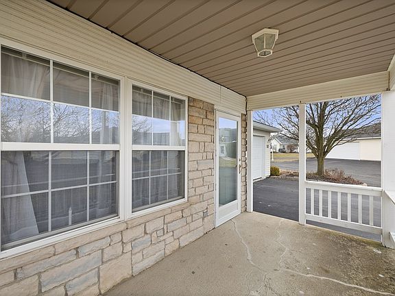 3rd image of 717 Villa Dr