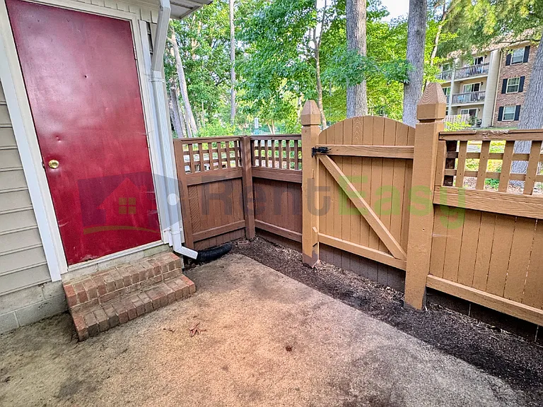 401 Henley Ct #C — Photo 22
