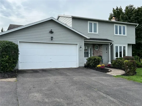 10 Olivia Dr, Rochester, NY 14626