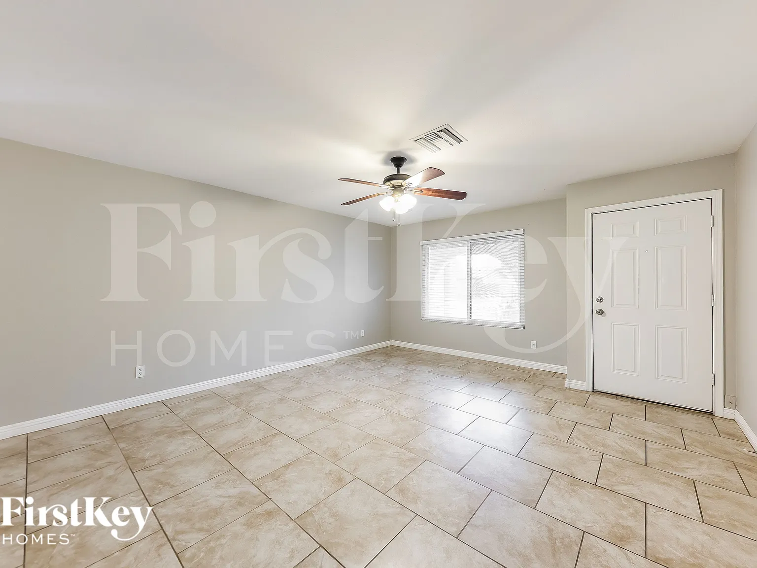 3 bed, 2.0 bath, 1428 sqft, $2,160 — Photo 2