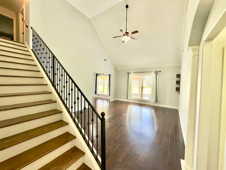 570 Winding Valley Cv — Photo 3