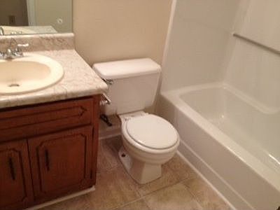 3rd image of 130 Old Lantern Ct