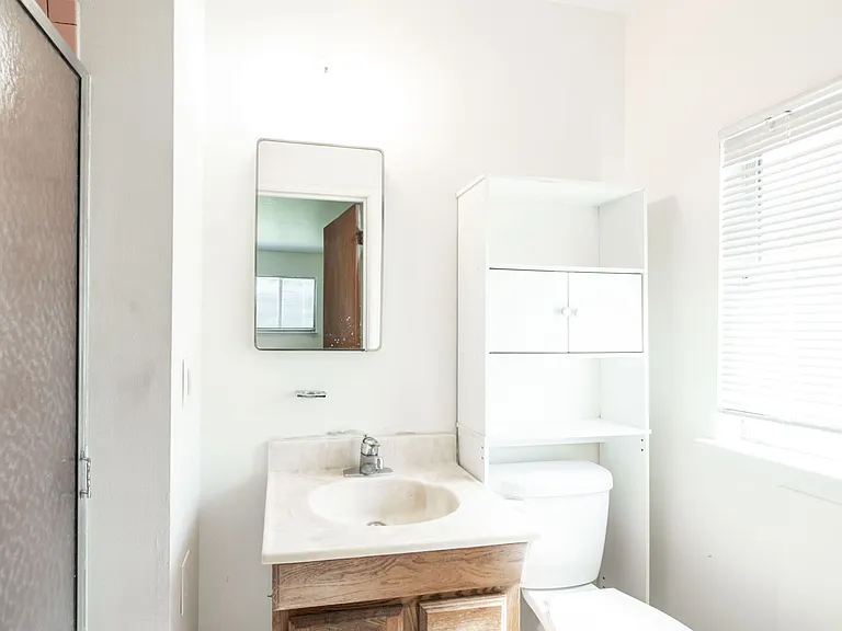 2526 E Hampton Way — Photo 2