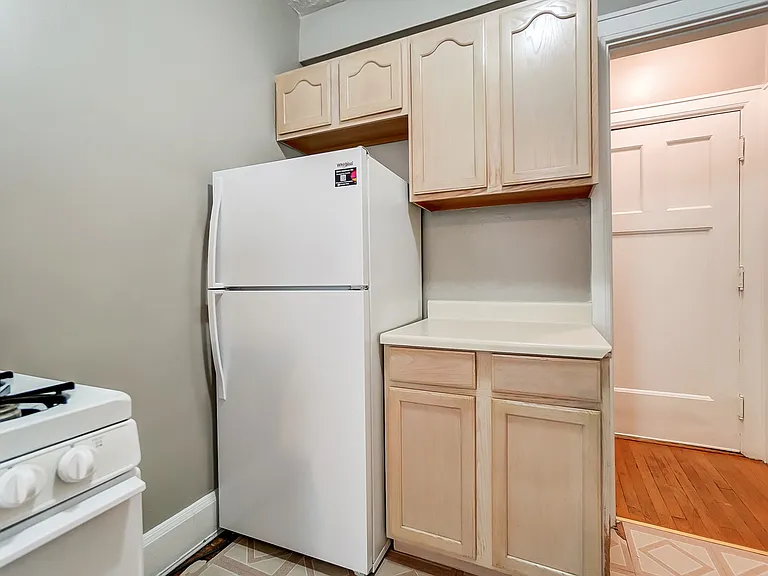 2560 Madison Rd #10 — Photo 3