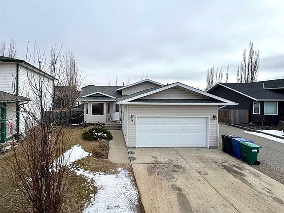 2nd image of 122 NW Mount Rundle Rd W