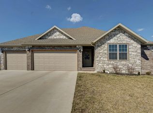 879 E Scott Wayne Dr, Nixa, MO 65714