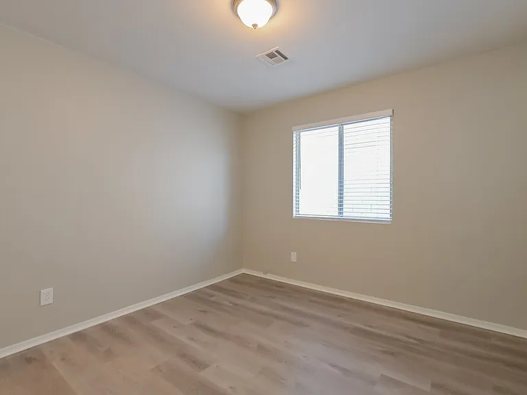 682 Covina Dr — Photo 15
