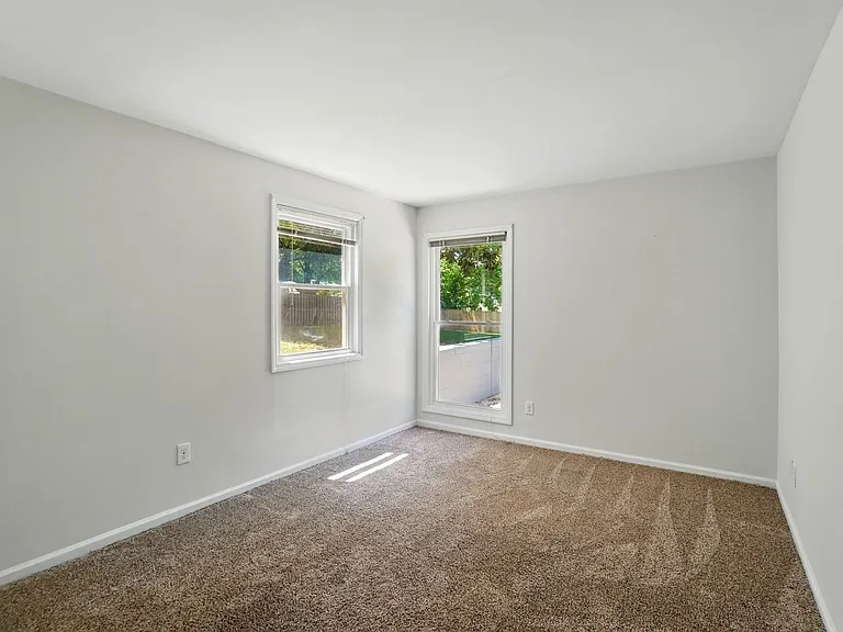 2413 Hoffman St — Photo 34