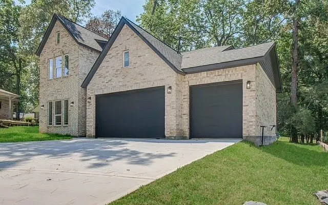 1802 Rollingwood Dr — Photo 2