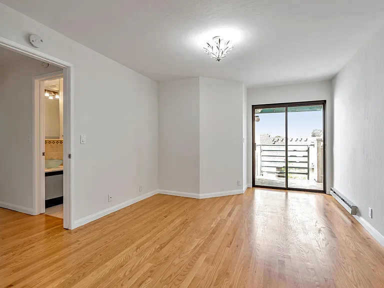 320 Peninsula Ave #413 — Photo 11