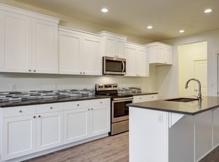 475 NE Arrowhead Dr, Estacada, OR 97023
