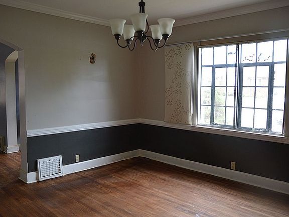 4th image of 1375 E Chandler Ave