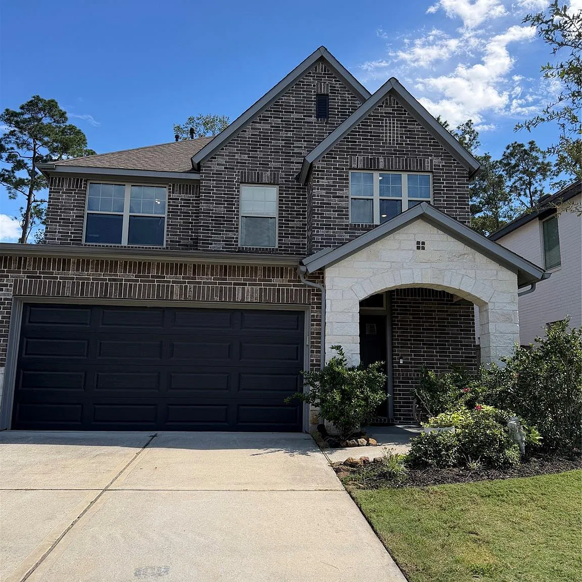 4 bed, 2.5 bath, 2432 sqft, $3,100 — Photo 3