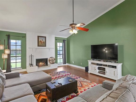4th image of 8009 Kensington Dr