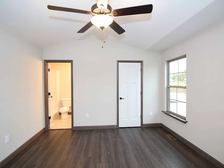 300 Olyvia Dr — Photo 12