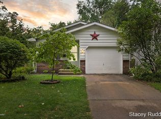 1425 Cornell Dr SE, Grand Rapids, MI