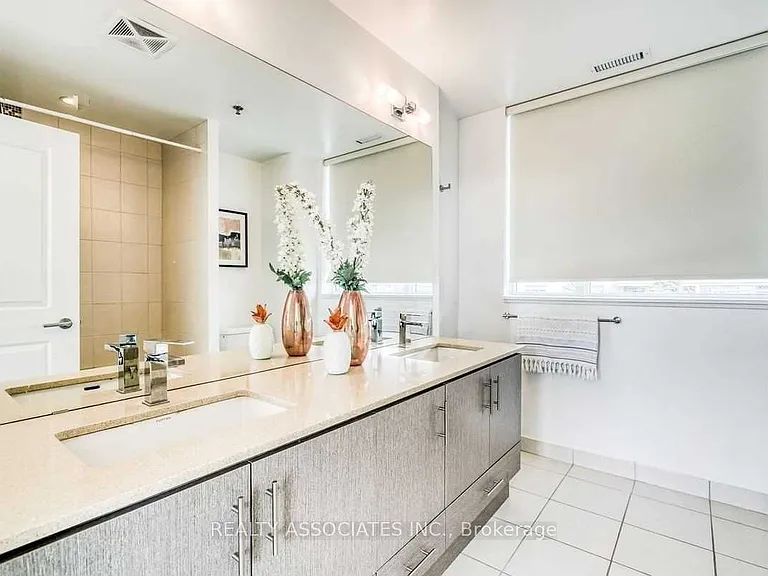 215 Bonis Ave #Townhouse 19 — Photo 8