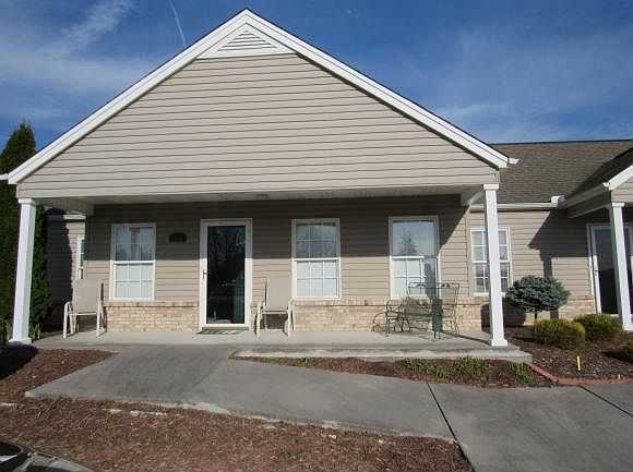 1st image of 1531 Pine Cone Cir #00