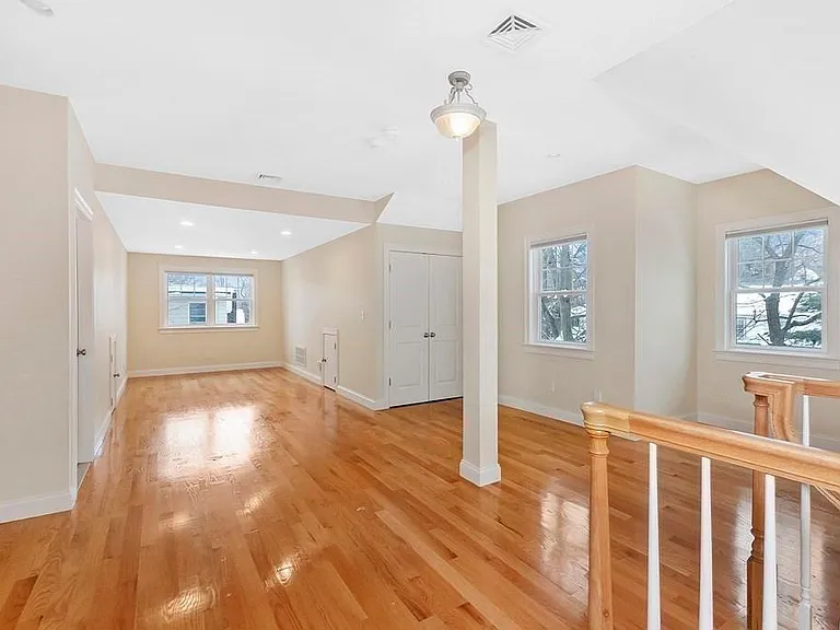 68 Waverley Ave #2 — Photo 10