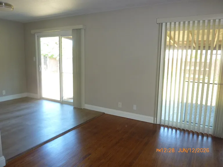 2637 Cordova Ln — Photo 8
