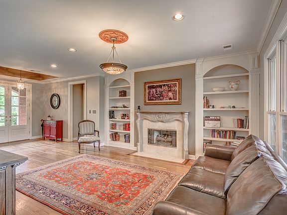 5th image of 1860 Kilbirnie Dr