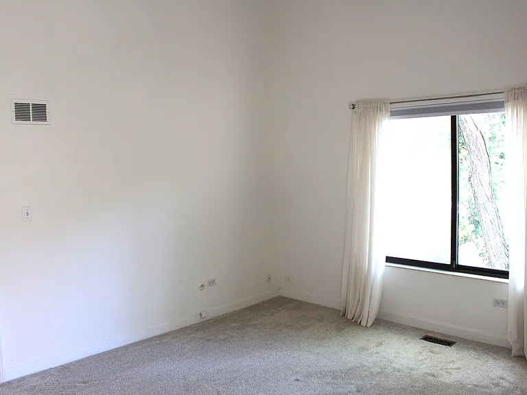 220 Thornhill Ln #B — Photo 6