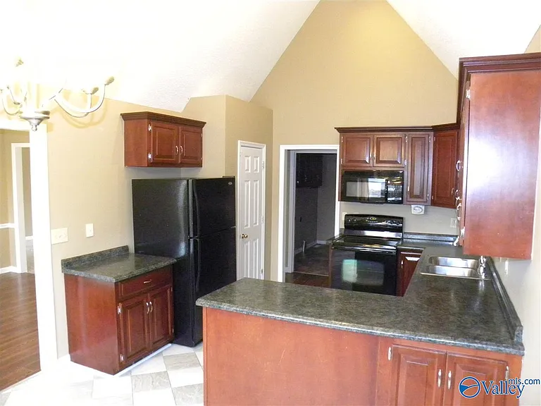 102 Pam Cir — Photo 9