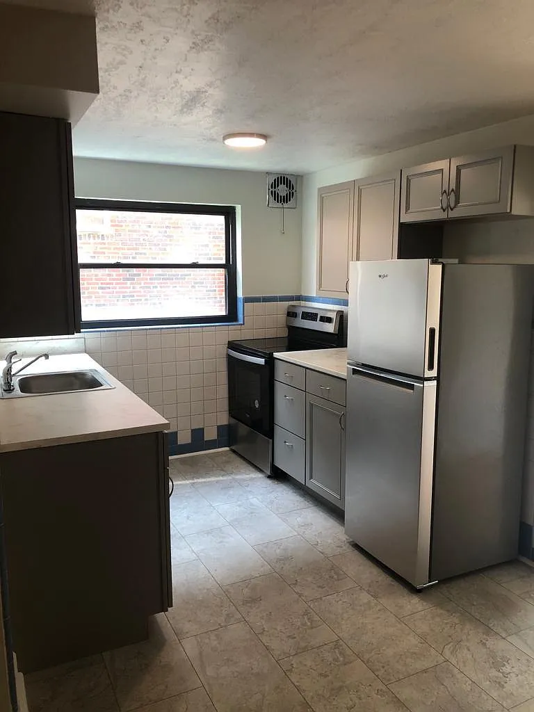 1 bed, 899 sqft, $985 — Photo 2