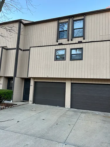 605 Center Ave Photo 1