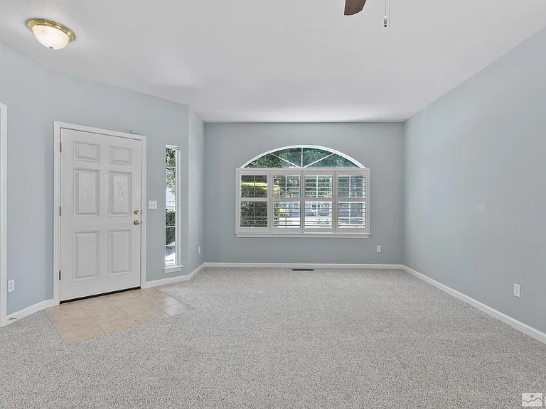 1370 Chichester Dr — Photo 3