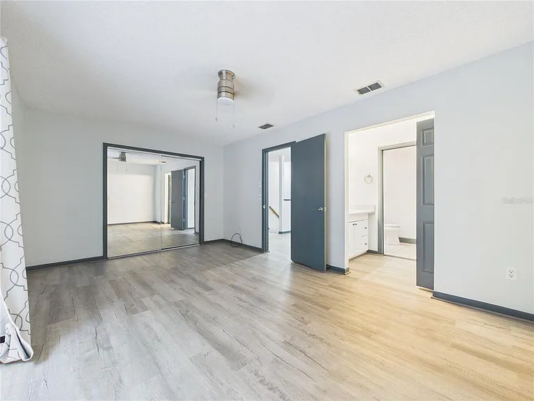 11239 Cedar Hollow Ln — Photo 17