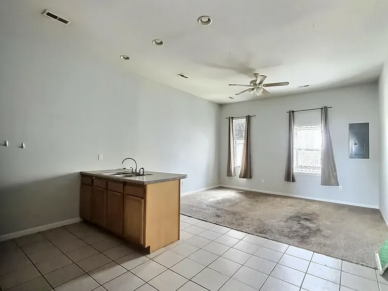417 E Spring St #B — Photo 2